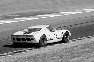 Ford GT40 klassieke raceauto verlaat de pits van Sjoerd van der Wal Fotografie
