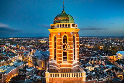 Zwolle Peperbus in de binnenstad tijdens zonsondergang
