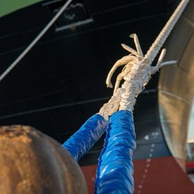 Traversen vom Schiff bis zum Poller von scheepskijkerhavenfotografie