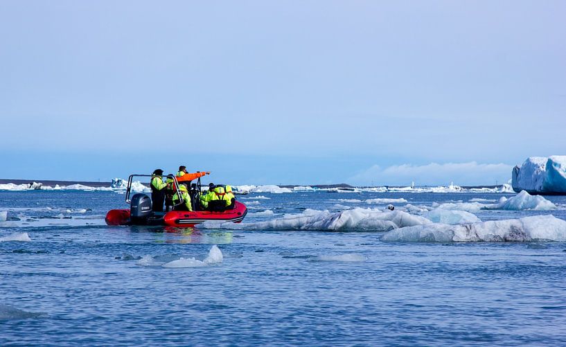 Gummiboot auf dem Jökulsárlón von Ferry D