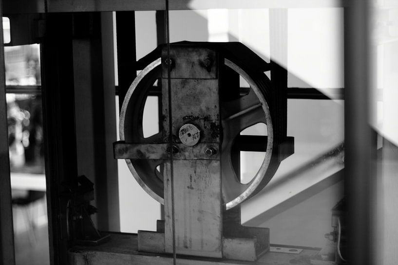 De lift by Joyce Pals