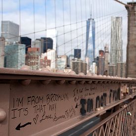 Brooklyn is that way, Directions Grafitti on the Brooklyn Bridge van Dennis Wierenga