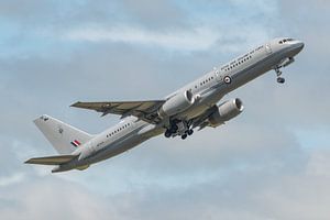 Die Boeing 757-200 (NZ7572) der Royal New Zealand Air Force startet von der RNZAF-Basis Ohakea zu ei