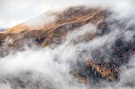 Duistere bergkam in de Dolomieten van Emile Kaihatu thumbnail