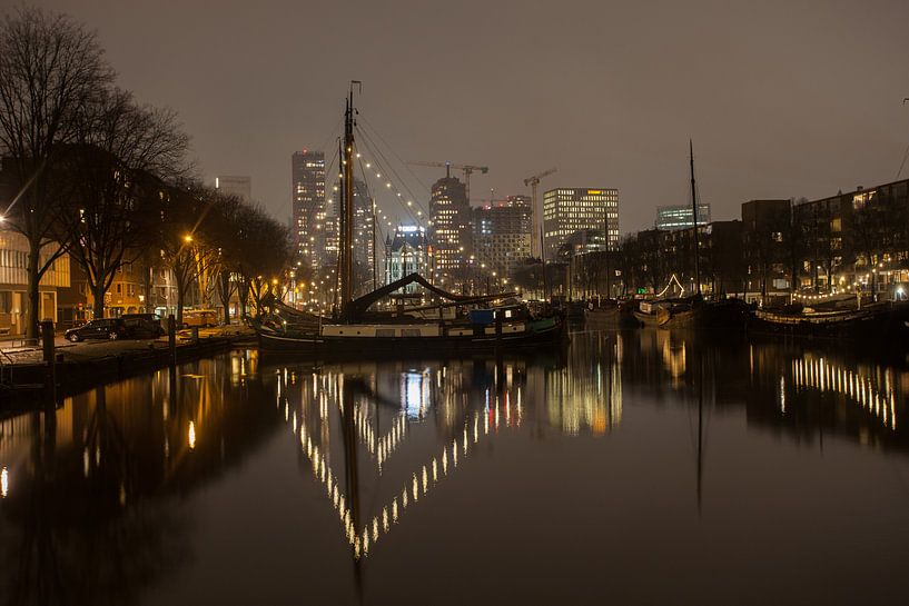 Rotterdamer Hafen Haringvliet bei Nacht von Leontien Adriaanse