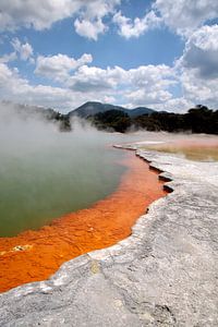 Champagne Pool im Wai-o-Tapu Geothermal Gebiet, Rotorua, Neuseeland