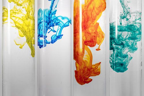 Kwartet van kleuren in water