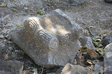 Säulenkopf & Fuß in Philippi / Φίλιπποι (Daton) - Griechenland von ADLER & Co / Caj Kessler