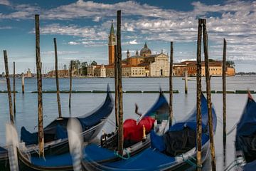 Gondels in Venetië van Alex Neumayer