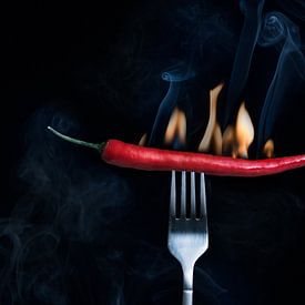 Red Hot Smoking Chili Pepper van Op 't Eijnde Fotografie