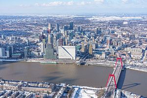 Luchtfoto van het centrum van Rotterdam. van Jaap van den Berg