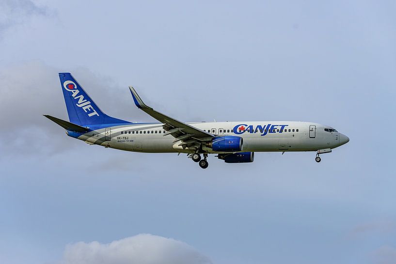 Boeing 737-800 in der Farbgebung von CanJet. von Jaap van den Berg
