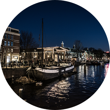 Amsterdam at Night en grachten van Amsterdam van Brian Morgan