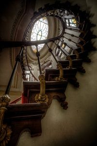 Abandoned Staircase - Chateau de L'eau von Kevin Vancolen