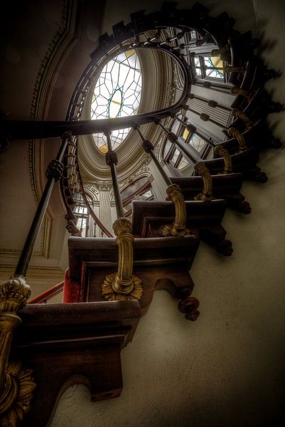 Abandoned Staircase - Chateau de L'eau par Kevin Vancolen