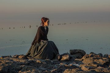 fischfrau in wierum am wattenmeer von anne droogsma