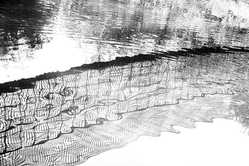 Ripple across the Water von True Color Stories