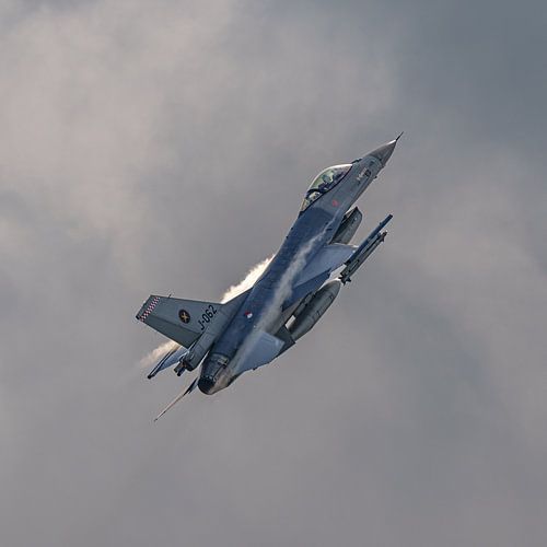 Fini flight piloot op de General Dynamics F-16 Fighting Falcon.