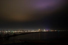 de skyline van enkhuizen by night by Rik Brussel