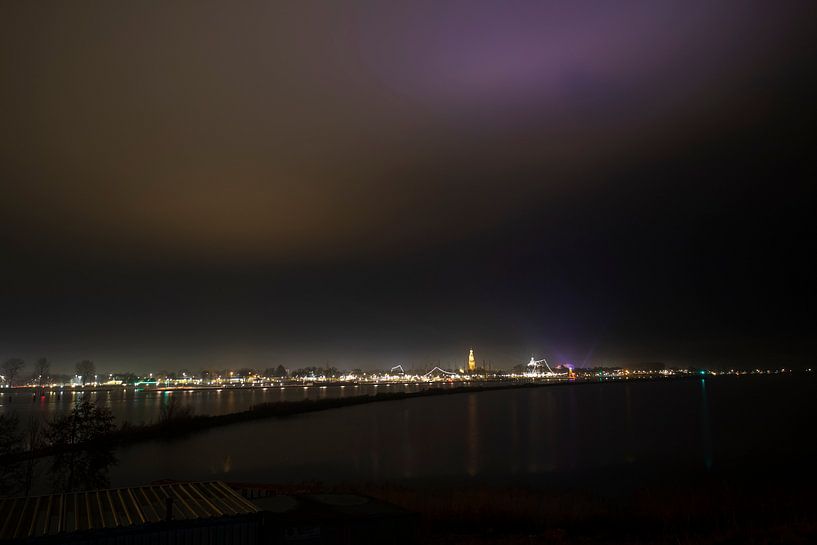 de skyline van enkhuizen by night by Rik Brussel