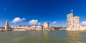 Panorama oude haven van La Rochelle in Frankrijk van Werner Dieterich