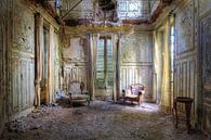 Der verlassene Salon in einem alten Schloss von Truus Nijland Miniaturansicht