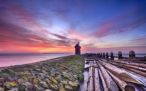 Haveningang Volendam bij zonsopkomst