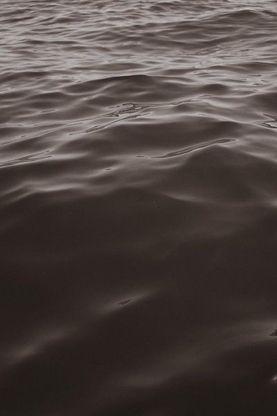 Wellen auf dem Meer schwarz und weiß von May Vanhille