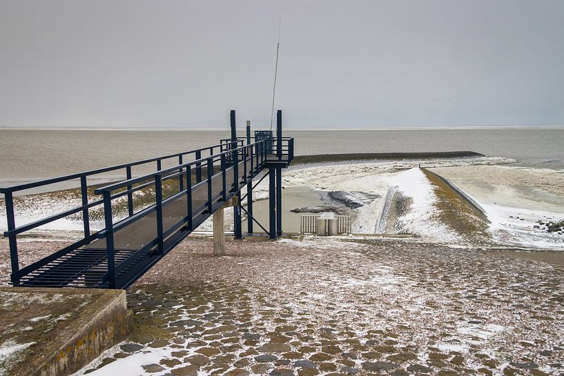 Wintery Waddensea à Roptazijl. Des flocons de glace flottent sur l'eau de la Waddensea près du Ropta par Meindert van Dijk