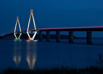 Dänemark Farø-Brücke bei Nacht.