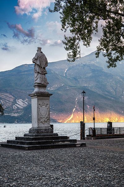 Lac de Garde sun par Tim Lee Williams