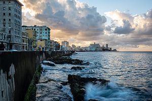 Havana, de malecon bij avond
