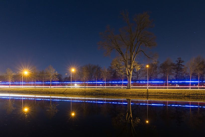 Rijn-Schiekanaal Leiden in de nacht von Dennis van de Water