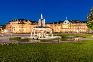 Schlossplatz in Stuttgart 's avonds van Werner Dieterich