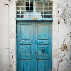 Blaue alte Holztür auf Kreta | Reise & Street Photography von Diana van Neck Photography