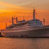 Coucher de soleil sur le SS Rotterdam pendant les Journées portuaires mondiales sur John Kreukniet