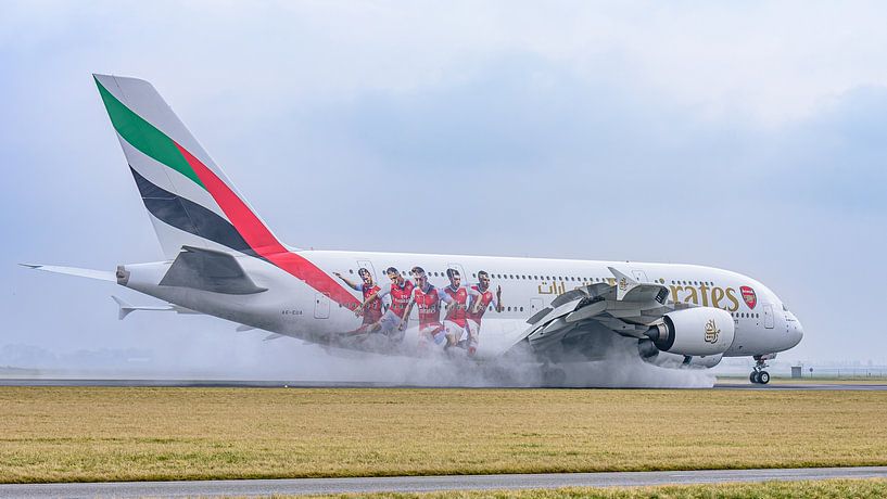 Gelandeter Emirates Airbus A380 mit Arsenal-Lackierung. von Jaap van den Berg