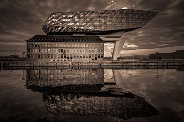 Das Antwerpener Hafengebäude von Karl Smits