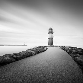 East pier (b/w) by Florian Schmidt