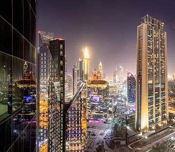 Centre financier international de Dubaï la nuit sur Rene Siebring