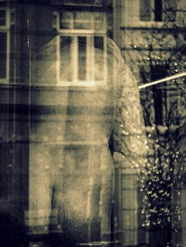 Blote droom. Oftewel: naakte rug in een Maastrichts casino.