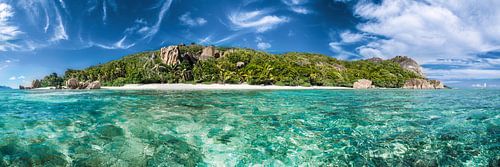 Seychellen met uitzicht op het eiland La Digue.