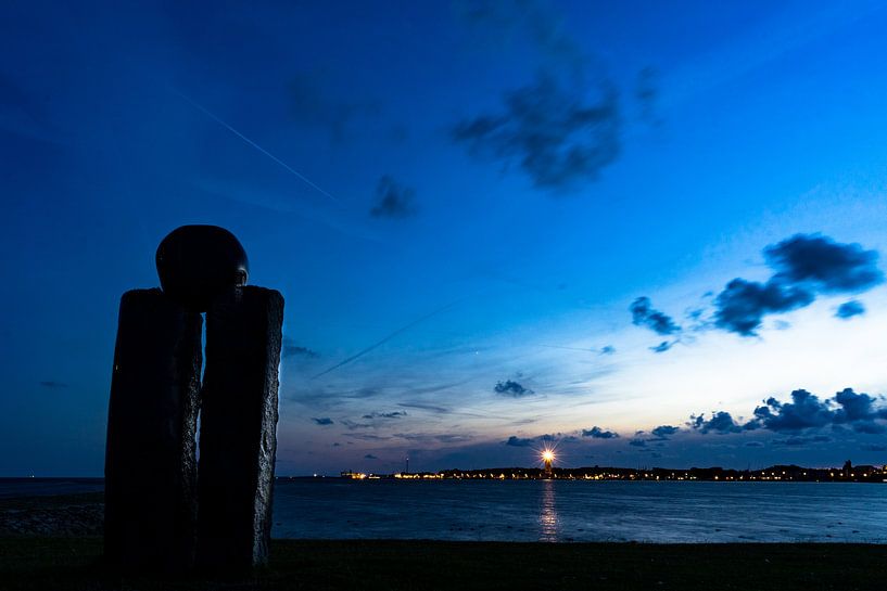 Zicht op West-Terschelling vlak na zonsondergang par Floris van Woudenberg