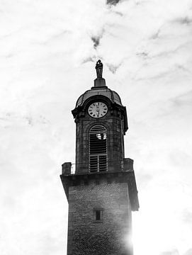 Moulins, toren van Centre Scolaire St. Benoit van Loesje Benda