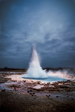 Strokkur Geysir IJsland van Cindy Dijksman