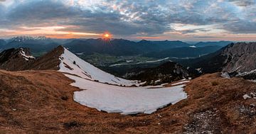 Zonsondergang boven Opper-Beieren van Leo Schindzielorz