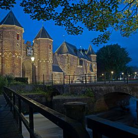 Koppelpoort Amersfoort, The Netherlands by Night. sur Rien Gieltjes