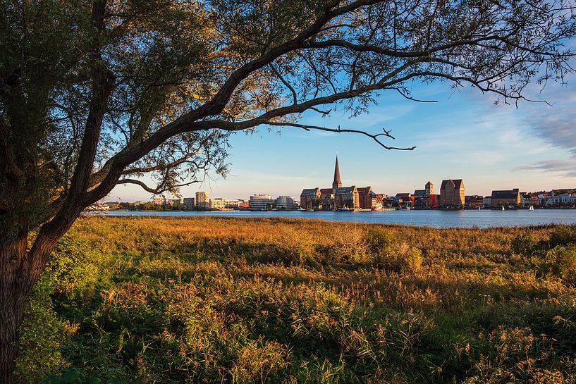 Blick über die Warnow auf die Hansestadt Rostock von Rico Ködder