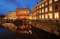 L'Oudegracht d'Utrecht avec le Winkel van Sinkel et l'hôtel de ville par Donker Utrecht Aperçu