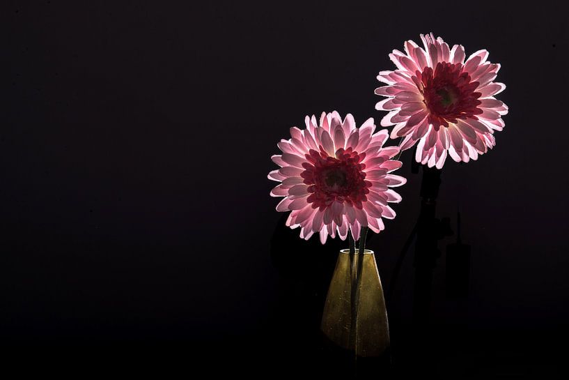 Bloemen op vaas van Ratna Bosch